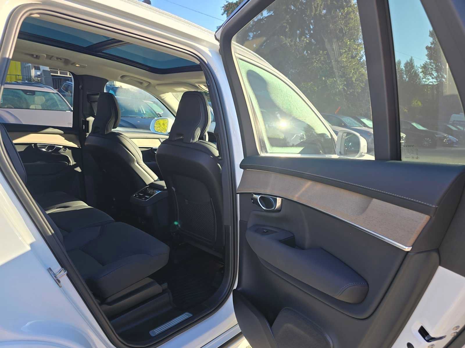 Used 2026 Volvo XC90 B6 Plus w/ Protection Package AWD/4WD image 13