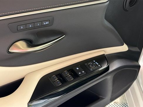Certified 2023 Lexus ES 250 w/ Premium Package image 23