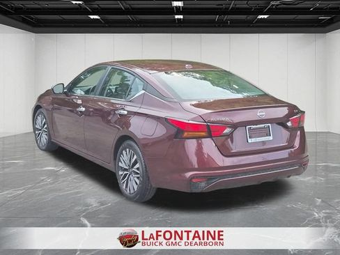 Used 2024 Nissan Altima 2.5 SV FWD image 4