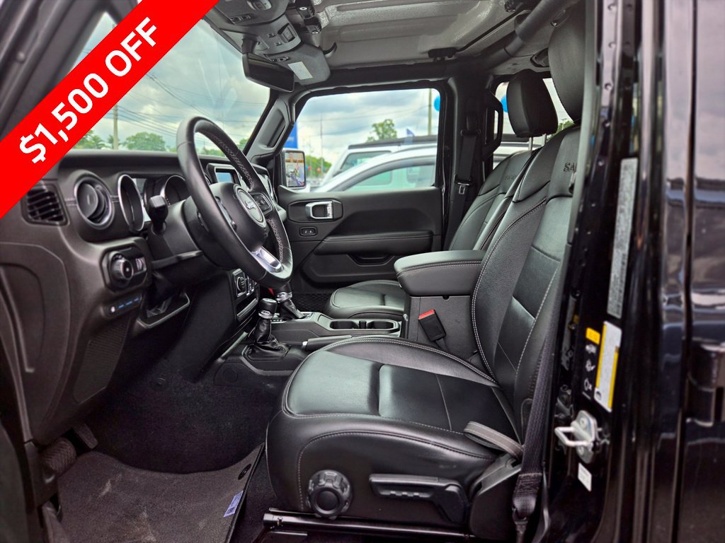 Used 2023 Jeep Wrangler Unlimited Sahara w/ Cold Weather Group AWD/4WD image 13