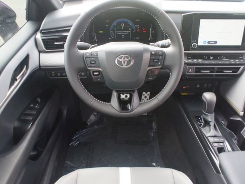 Used 2026 Toyota Camry SE FWD image 5