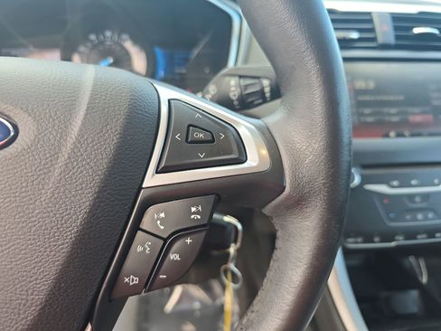 Used 2014 Ford Fusion SE image 19