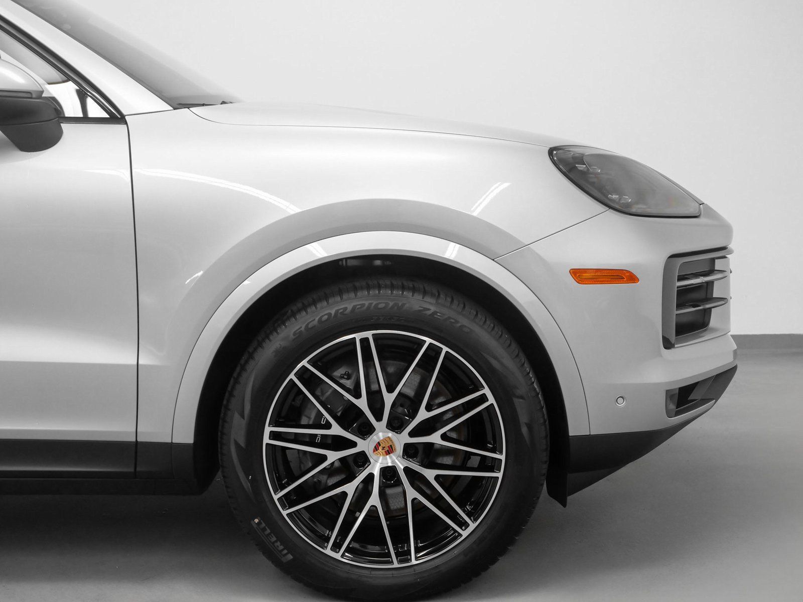 Certified 2025 Porsche Cayenne AWD/4WD image 14