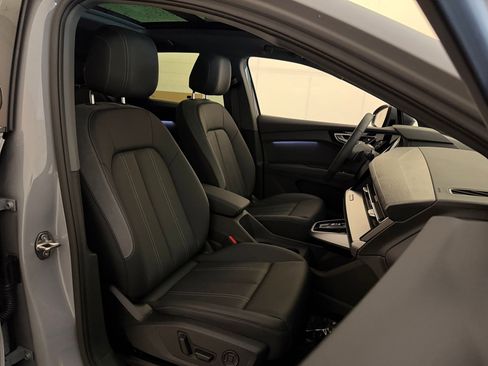 Used 2025 Audi Q4 e-tron Premium w/ Convenience Package RWD image 32