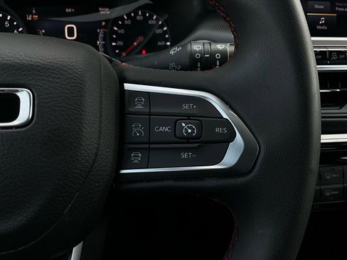 Used 2025 Jeep Compass Trailhawk image 35