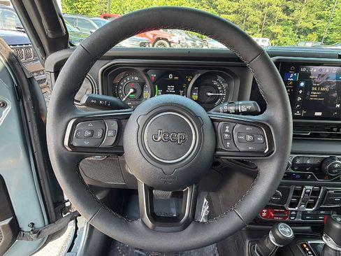 Used 2025 Jeep Wrangler Unlimited Rubicon 4xe AWD/4WD image 27