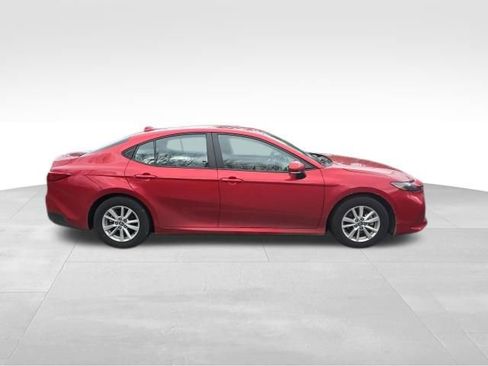 Used 2025 Toyota Camry LE image 7