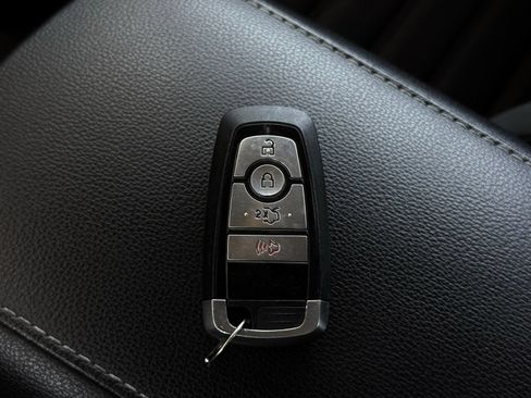 Used 2019 Ford Fusion SE FWD image 42