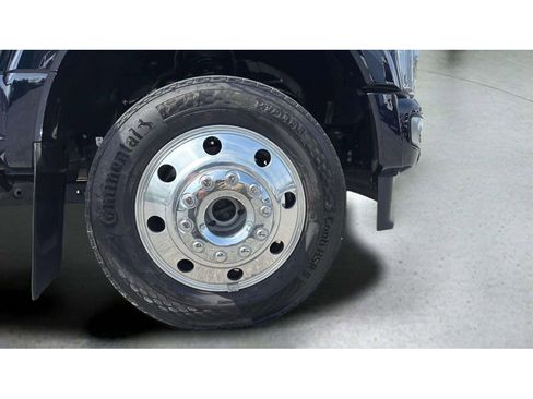 Used 2024 Ford F450 Platinum w/ FX4 Off-Road Package image 32