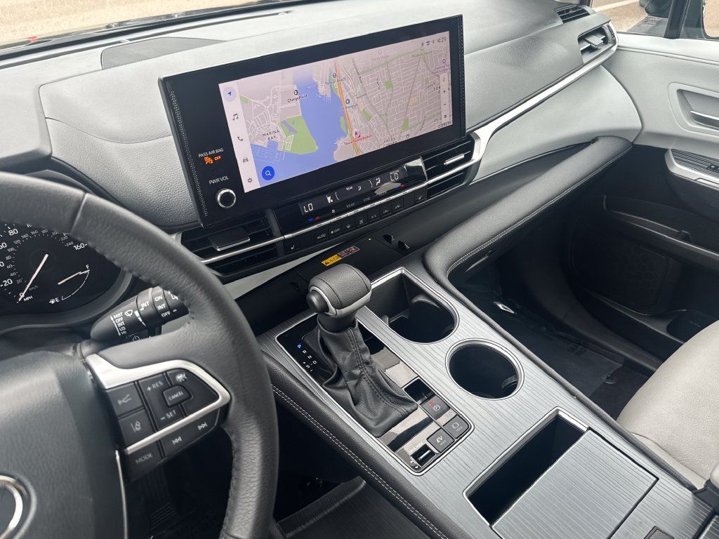 Used 2026 Toyota Sienna XLE AWD/4WD image 22