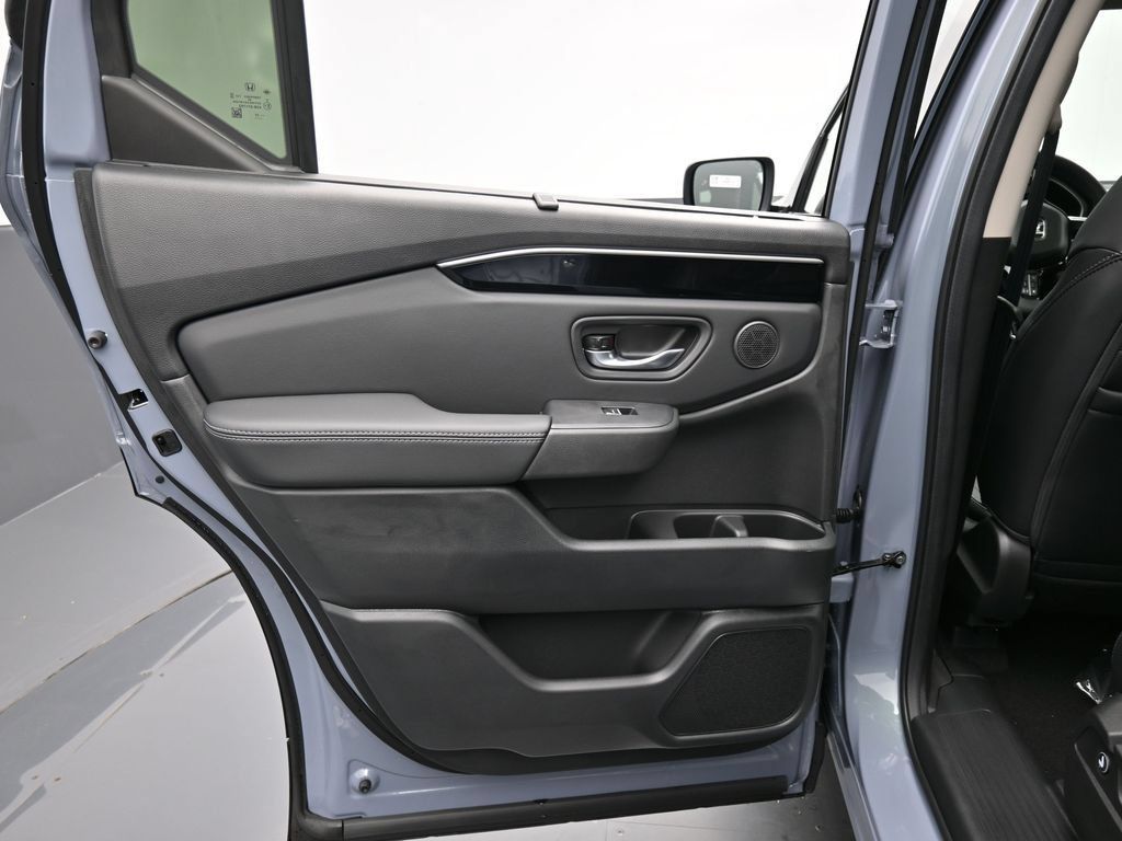 New 2025 Honda Pilot Touring image 21