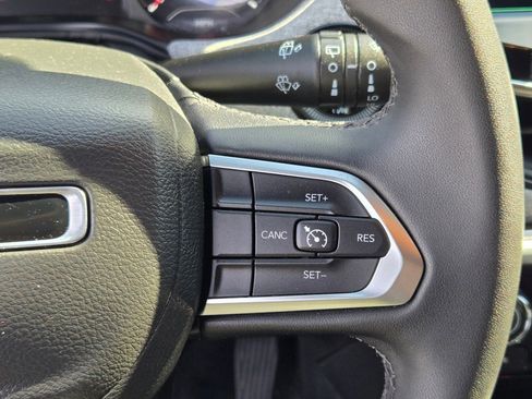 Used 2024 Jeep Compass Latitude image 29