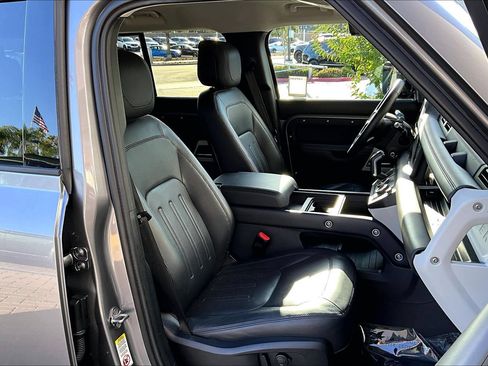 Used 2020 Land Rover Defender 110 First Edition AWD/4WD image 7