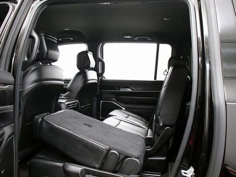 Used 2023 Jeep Wagoneer L Series III w/ Preferred Equipment Group image 13