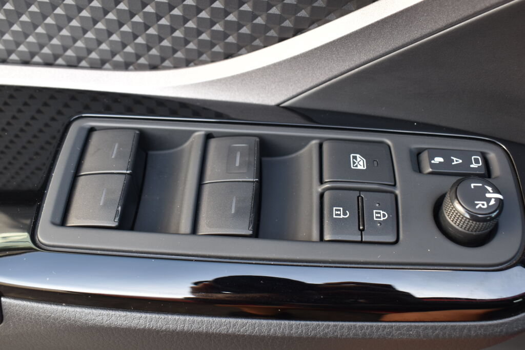 Used 2021 Toyota C-HR Limited FWD image 16