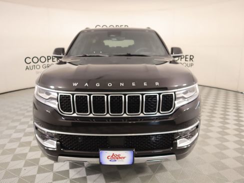 Used 2022 Jeep Wagoneer Series III w/ Flexible Seating Group image 9