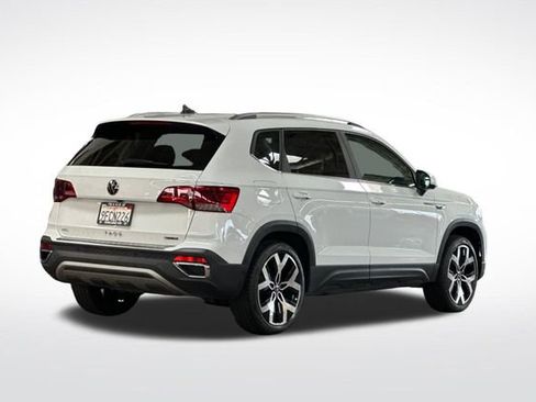 Used 2023 Volkswagen Taos SEL image 5
