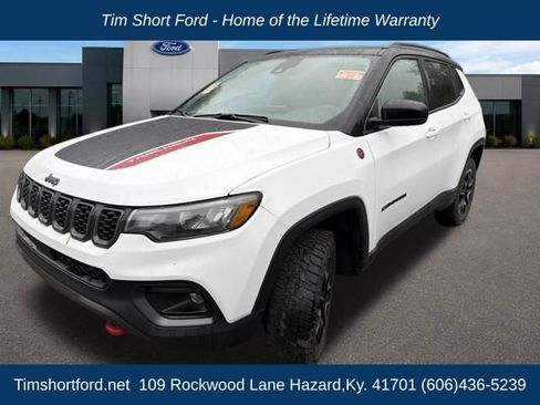 Used 2025 Jeep Compass Trailhawk AWD/4WD image 2