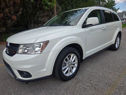 Used 2014 Dodge Journey SXT FWD image 2