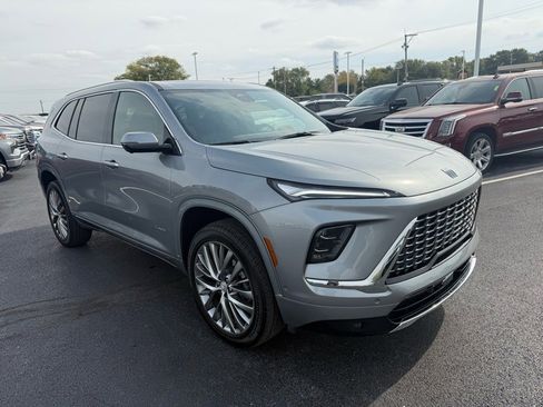 Used 2025 Buick Enclave Avenir w/ Super Cruise Package image 7