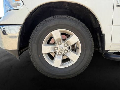 Used 2022 RAM 1500 Classic SLT AWD/4WD image 12