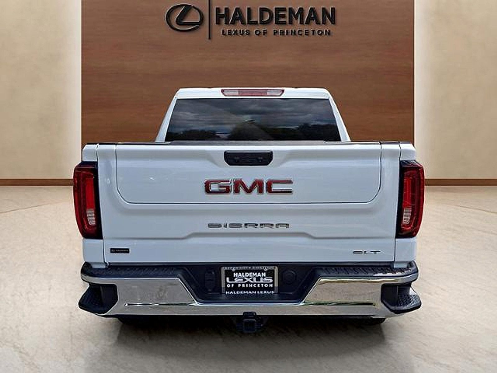 Used 2026 GMC Sierra 1500 SLT AWD/4WD image 5