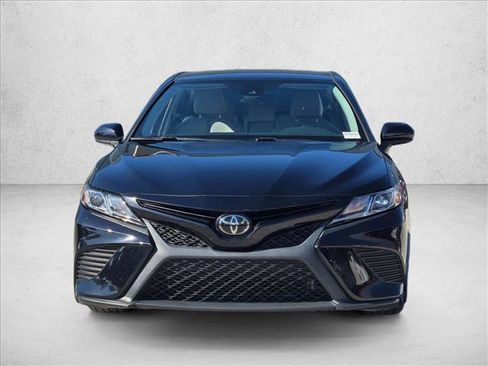 Used 2020 Toyota Camry SE FWD image 2