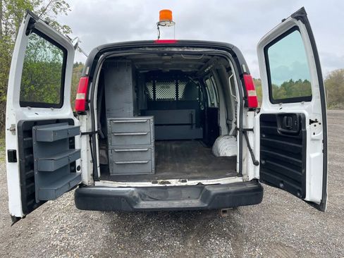 Used 2013 Chevrolet Express 3500 RWD image 16