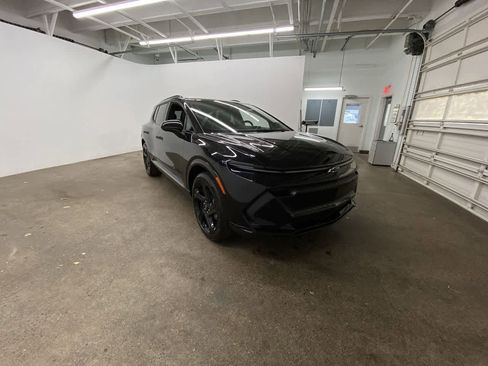 Used 2024 Chevrolet Equinox EV RS image 8