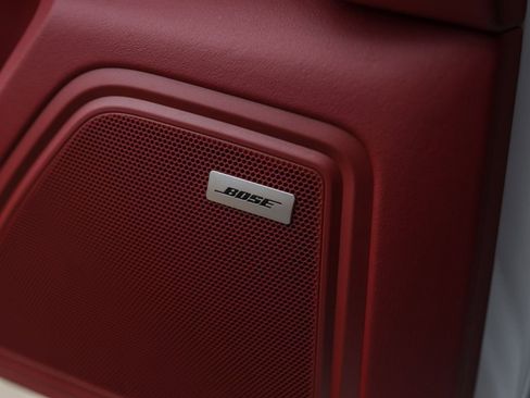 Certified 2025 Porsche Macan image 3