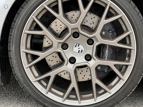 Certified 2025 Porsche 911 Carrera RWD image 16