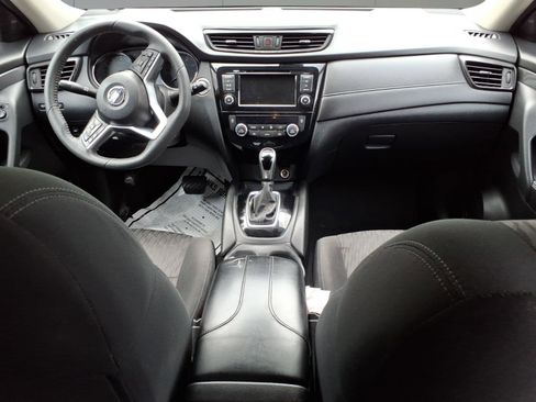 Used 2020 Nissan Rogue SV image 10