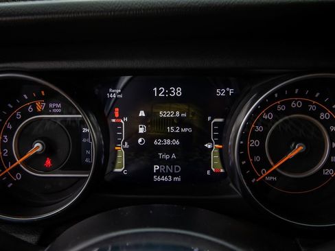 Used 2020 Jeep Wrangler Unlimited Sahara image 16