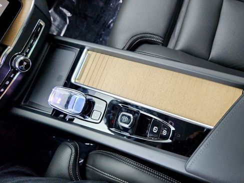 New 2026 Volvo XC60 B5 Ultra w/ Protection Package Premier image 21