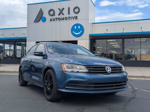 Used 2017 Volkswagen Jetta SE FWD image 1