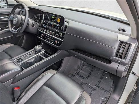 Used 2023 Nissan Pathfinder SL image 21