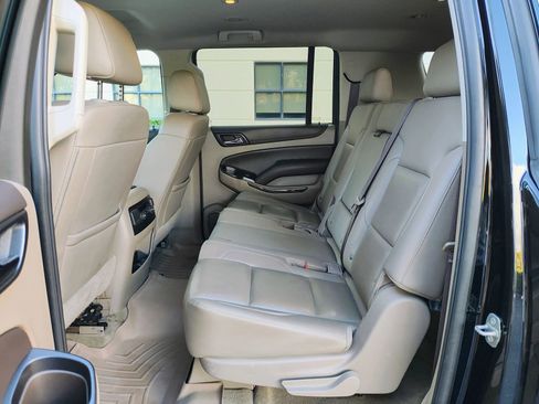 Used 2019 Chevrolet Suburban LT image 13