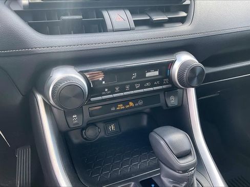 Used 2024 Toyota RAV4 LE image 33