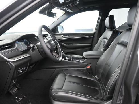 New 2025 Jeep Grand Cherokee L Limited w/ Black Appearance Package image 11