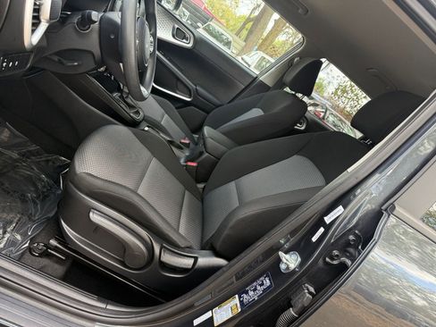 Used 2025 Kia Soul LX w/ LX Technology Package image 22