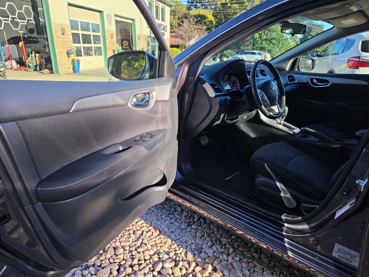 Used 2015 Nissan Sentra SV FWD image 13