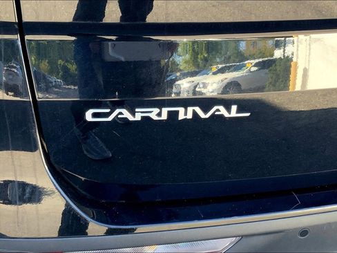 Used 2024 Kia Carnival LX image 16