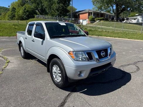 Used 2016 Nissan Frontier SV w/ SV Value Truck Package AWD/4WD image 2