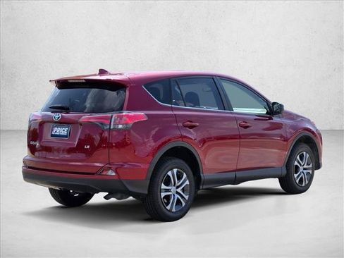 Used 2018 Toyota RAV4 LE FWD image 5