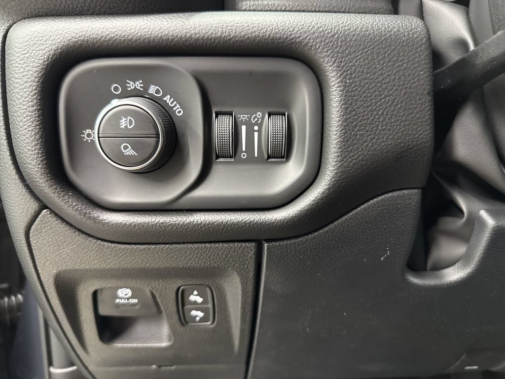 New 2026 RAM 1500 4x4 Crew Cab image 23