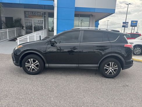 Used 2017 Toyota RAV4 LE FWD image 4