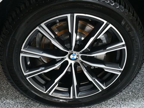 Used 2019 BMW X5 xDrive40i w/ M Sport Package image 19