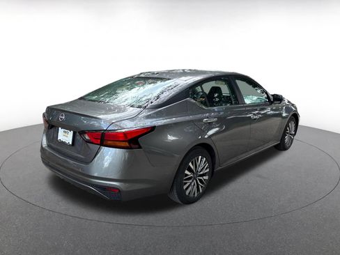 Used 2025 Nissan Altima 2.5 SV FWD image 7