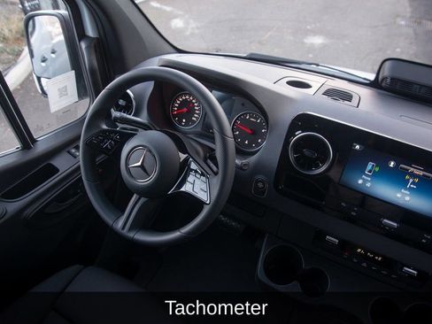 Used 2025 Mercedes-Benz Sprinter 2500 image 33