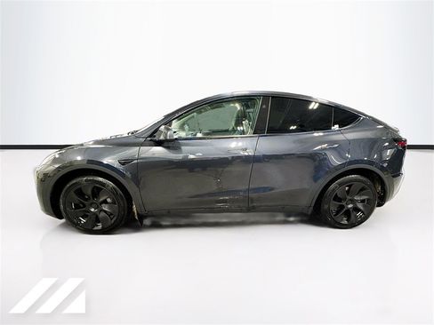 Used 2024 Tesla Model Y Long Range image 8